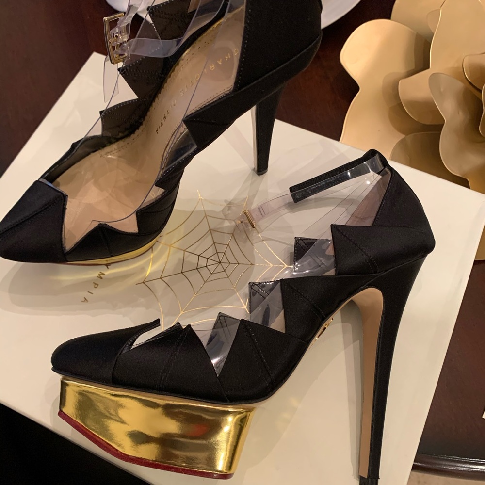 Women’s shoes